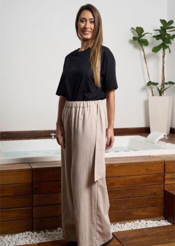 Pantalon Señora goma cintura con frunce, bolsillo francés con cintas colgando, pierna ancha